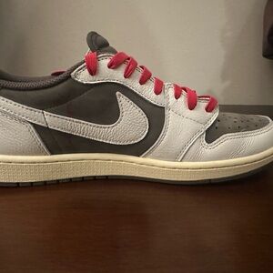 Jordan 1 Retro Low OG SP
Travis Scott Reverse Mocha